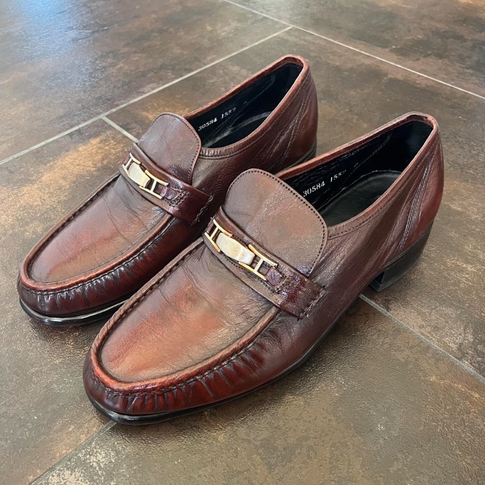 Elegant Brown Leather Loafers with Gold Buckle